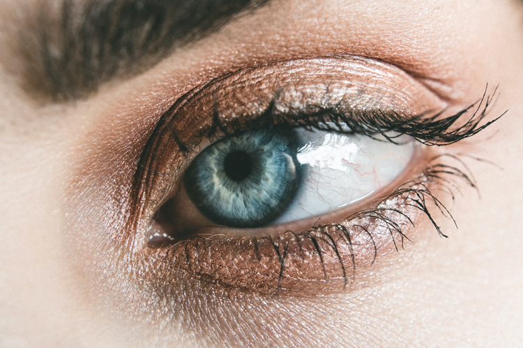 zoomed picture of eye