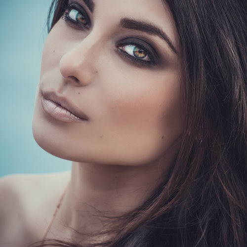 woman showing facial contours
