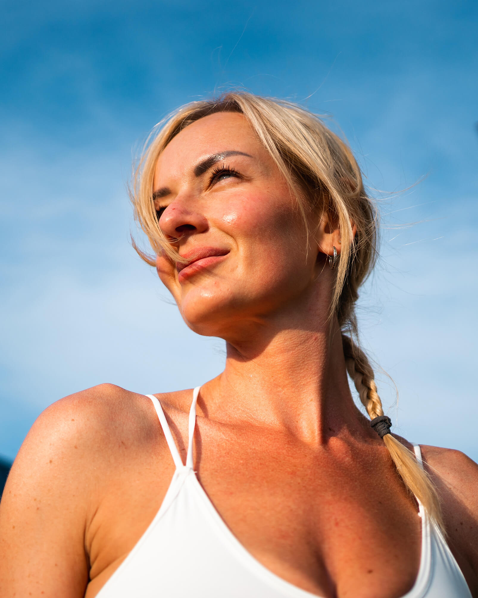 Woman wearing white clothes
